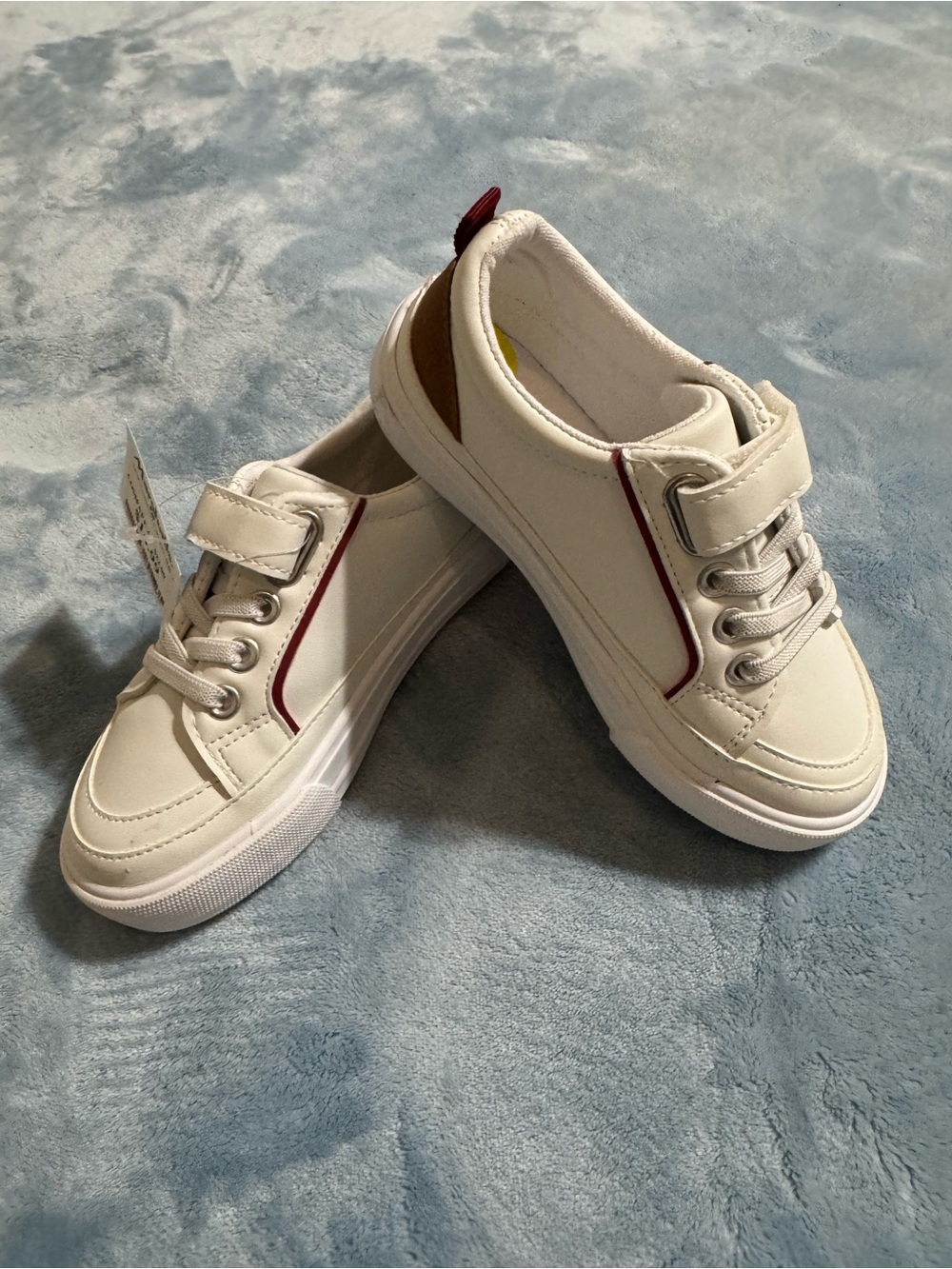 Kids White Casual Sneakers with Burgundy Accent